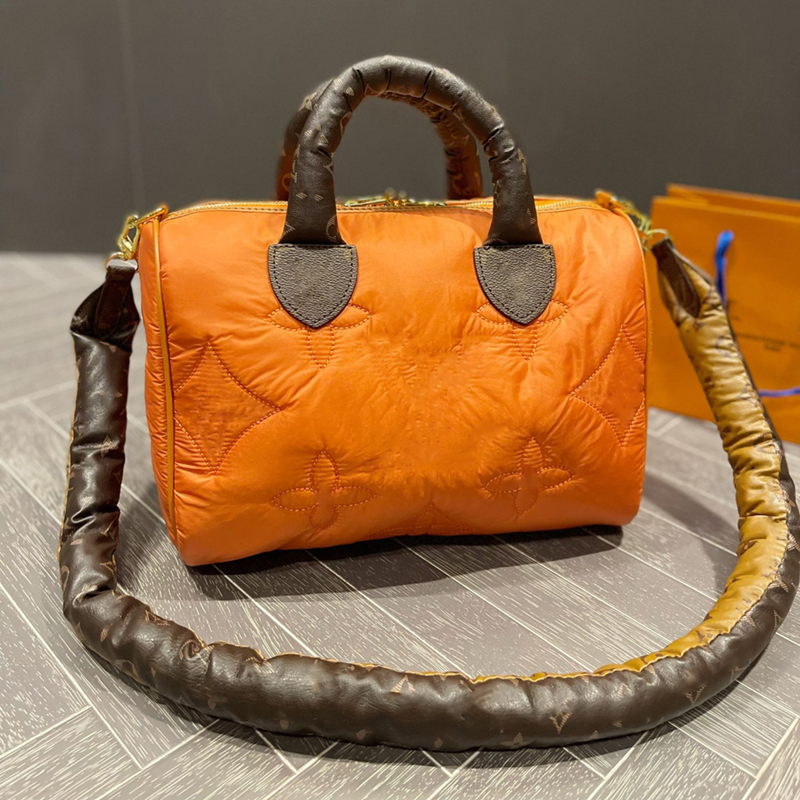 Women Luxurys Designers Puffer Totes Speedy Bags onthego Handbag Quilted Flowers Shouder Crossbody Ladies Handbags Side Embossed Flowers With Original Dust Bag, Beige
Women Luxurys Designers Puffer Totes Speedy Bags onthego Handbag Quilted Flowers Shouder Crossbody Ladies Handbags Side Embossed Flowers With Original Dust Bag, Beige