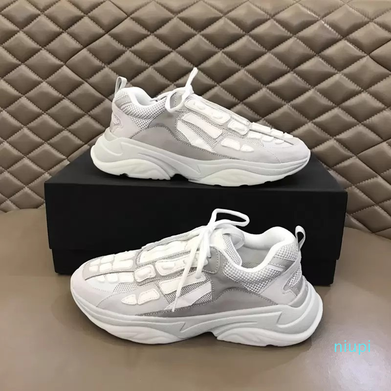 Men's designer wheel casual shoes black and white red top quality leather sneakers classic bone style flat sneakers 40-45
Men's designer wheel casual shoes black and white red top quality leather sneakers classic bone style flat sneakers 40-45
