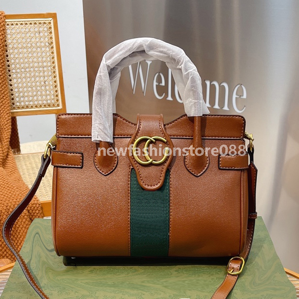 designer bags Shoulder bag Women Handbags Purse Cross Body Shoulder Handbag Genuine Leather Fashion Crossbody Messenger Large capacity shopping
designer bags Shoulder bag Women Handbags Purse Cross Body Shoulder Handbag Genuine Leather Fashion Crossbody Messenger Large capacity shopping
