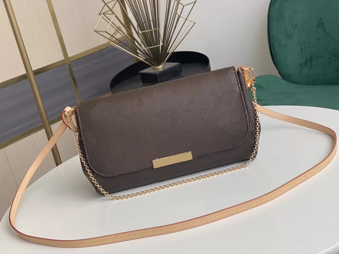 Classic designer ladies baguette bag with straps and chain can be carried on one shoulder under the arm, White
Classic designer ladies baguette bag with straps and chain can be carried on one shoulder under the arm, White