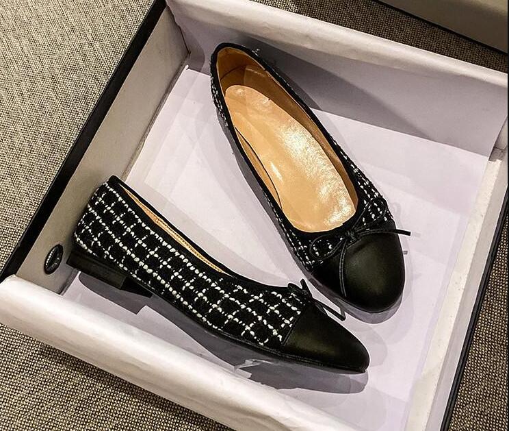 Classic Shoes Flat Shoes Women Ballet Flats Leather Tweed Cloth Two Color Splice Bow Round
Classic Shoes Flat Shoes Women Ballet Flats Leather Tweed Cloth Two Color Splice Bow Round