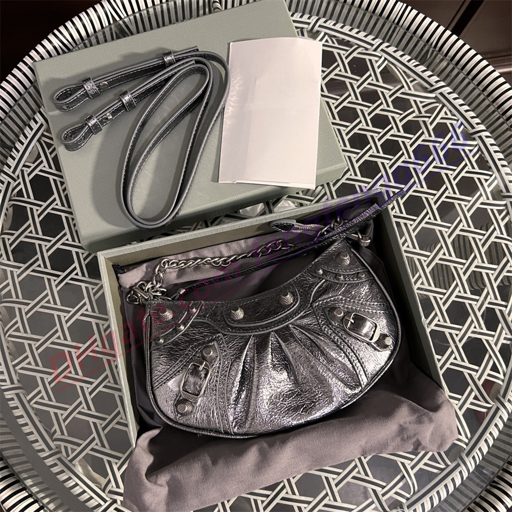 Highquality Luxury genuine motorcycle bag women luxurys fashion shoulder cool girl crossover Pink Mini wax black silver red white bags women's Cosmetic Bag purses, White crocodile pattern
Highquality Luxury genuine motorcycle bag women luxurys fashion shoulder cool girl crossover Pink Mini wax black silver red white bags women's Cosmetic Bag purses, White crocodile pattern