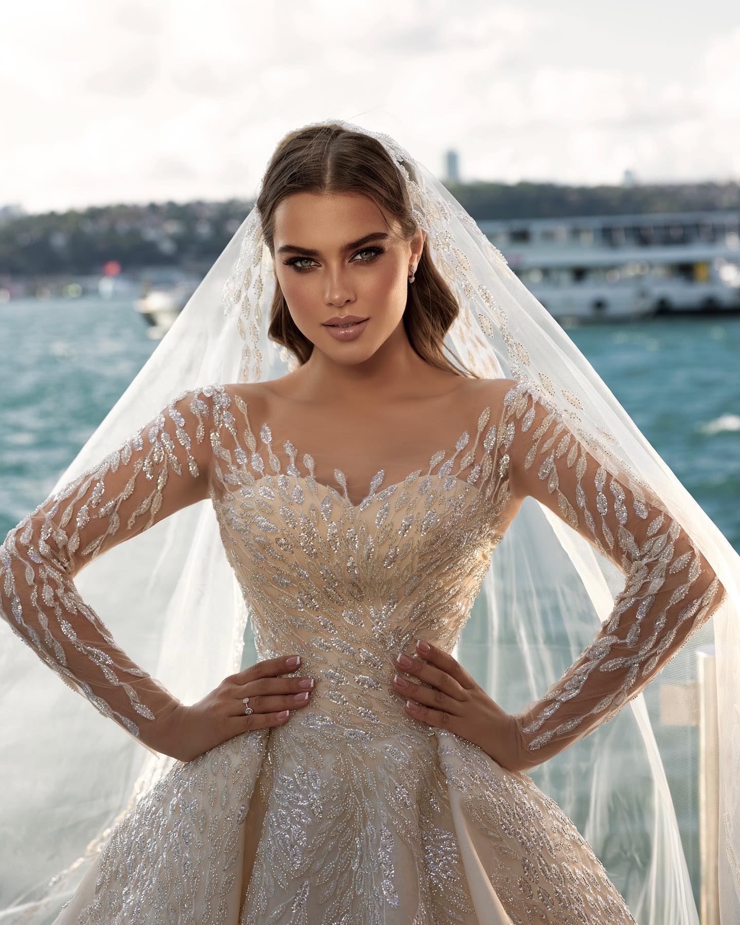 Vestidos De Novia Wedding Dresses Bridal Gowns Sheer Neck Long Sleeve Shiny Beading Sequined Appliqued Arabic Robes De Mariee