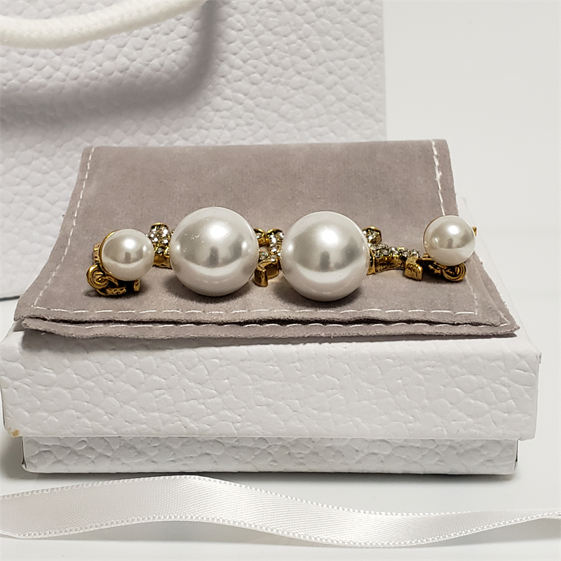Hot Designer Earrings Luxury Letter Pearl Charm for Women DDesign Earring Designer Jewelry
Hot Designer Earrings Luxury Letter Pearl Charm for Women DDesign Earring Designer Jewelry