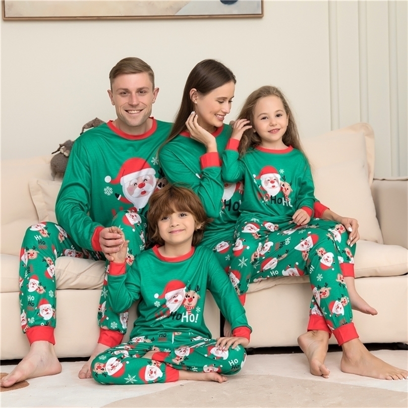 Family Matching Outfits Christmas Pajamas Santa Print Pijama Autumn Winter Parentchild A of Three Foreign Trade Clothes 220914