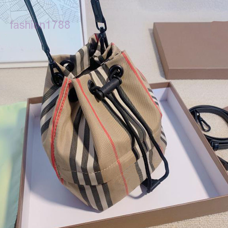 Evening Bags Bucket Bag Shoulder Bag Cross Body Bags Handbag Fashion Lady Shopping Totes Perfect Handbags Women Purse Fringe Grid
Evening Bags Bucket Bag Shoulder Bag Cross Body Bags Handbag Fashion Lady Shopping Totes Perfect Handbags Women Purse Fringe Grid