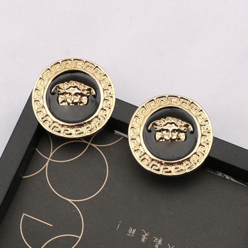 Designer Women 18K Gold Plated Earrings Ear Stud Luxury Brand Designers Geometric Exaggerate Classic Wedding Party Jewerlry Retro Style ER0126
Designer Women 18K Gold Plated Earrings Ear Stud Luxury Brand Designers Geometric Exaggerate Classic Wedding Party Jewerlry Retro Style ER0126