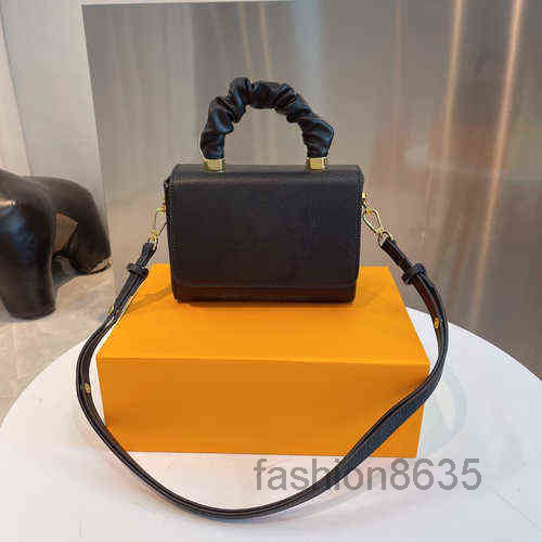 Evening Bags Shoulder Bags Women Messenger Handbag Fashion Water Ripple Pendant Purse Leather Check Soft Baguette Wallet 1101Multi Pochette
Evening Bags Shoulder Bags Women Messenger Handbag Fashion Water Ripple Pendant Purse Leather Check Soft Baguette Wallet 1101Multi Pochette