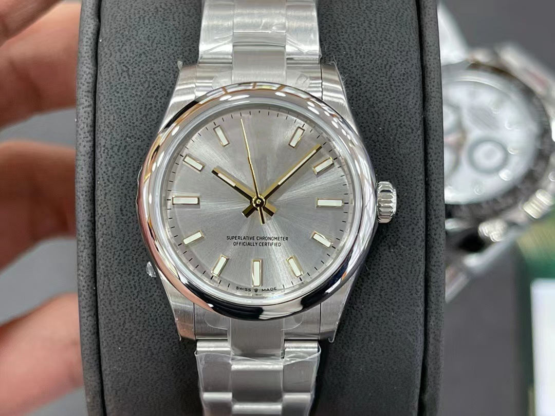 Men's Watch EW Factory produces 41mm 3235 mechanical movement sapphire glass mirror 904L fine steel folding, Customize
Men's Watch EW Factory produces 41mm 3235 mechanical movement sapphire glass mirror 904L fine steel folding, Customize