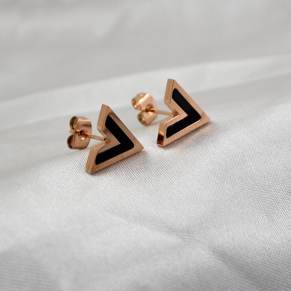 V Letter Studs Earrings for Women Black Rose Gold Fashion Design Titanium Steel Simple Statement Vintage 316L Stainless Steel Jewelry Never Fade Not A