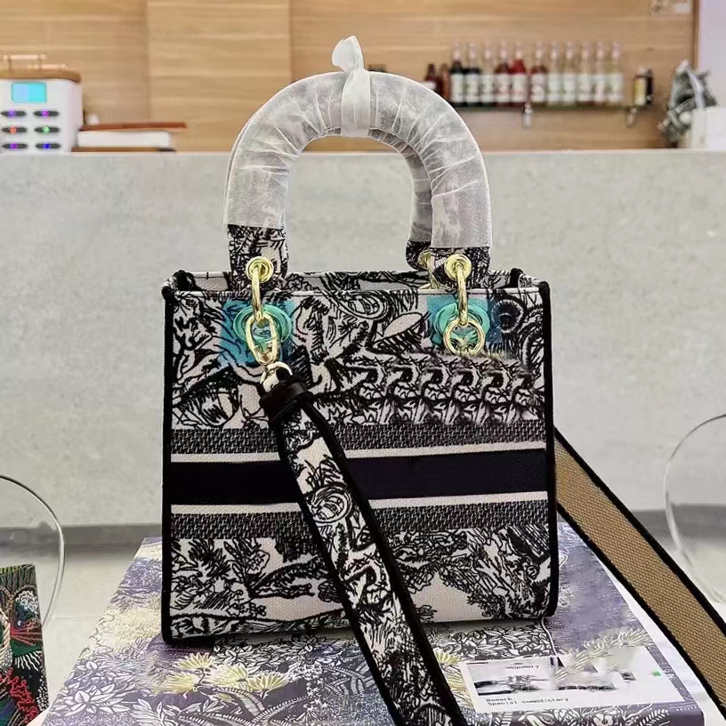 Women Tote Shoulder Crossbody Luxury Large Capacity Purse Fashion Girl Handbags Canvas bags designer bag the embroidery appliques bag, #23
Women Tote Shoulder Crossbody Luxury Large Capacity Purse Fashion Girl Handbags Canvas bags designer bag the embroidery appliques bag, #23