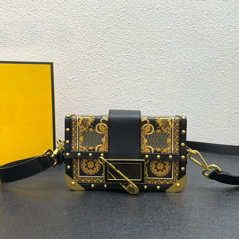 5a Women Box Crossbody Bag Baroque Print Cowhide Leather Paper Clip Removable Shoulder Strap Square Flap Handbags Hand Clutch Wallets
5a Women Box Crossbody Bag Baroque Print Cowhide Leather Paper Clip Removable Shoulder Strap Square Flap Handbags Hand Clutch Wallets