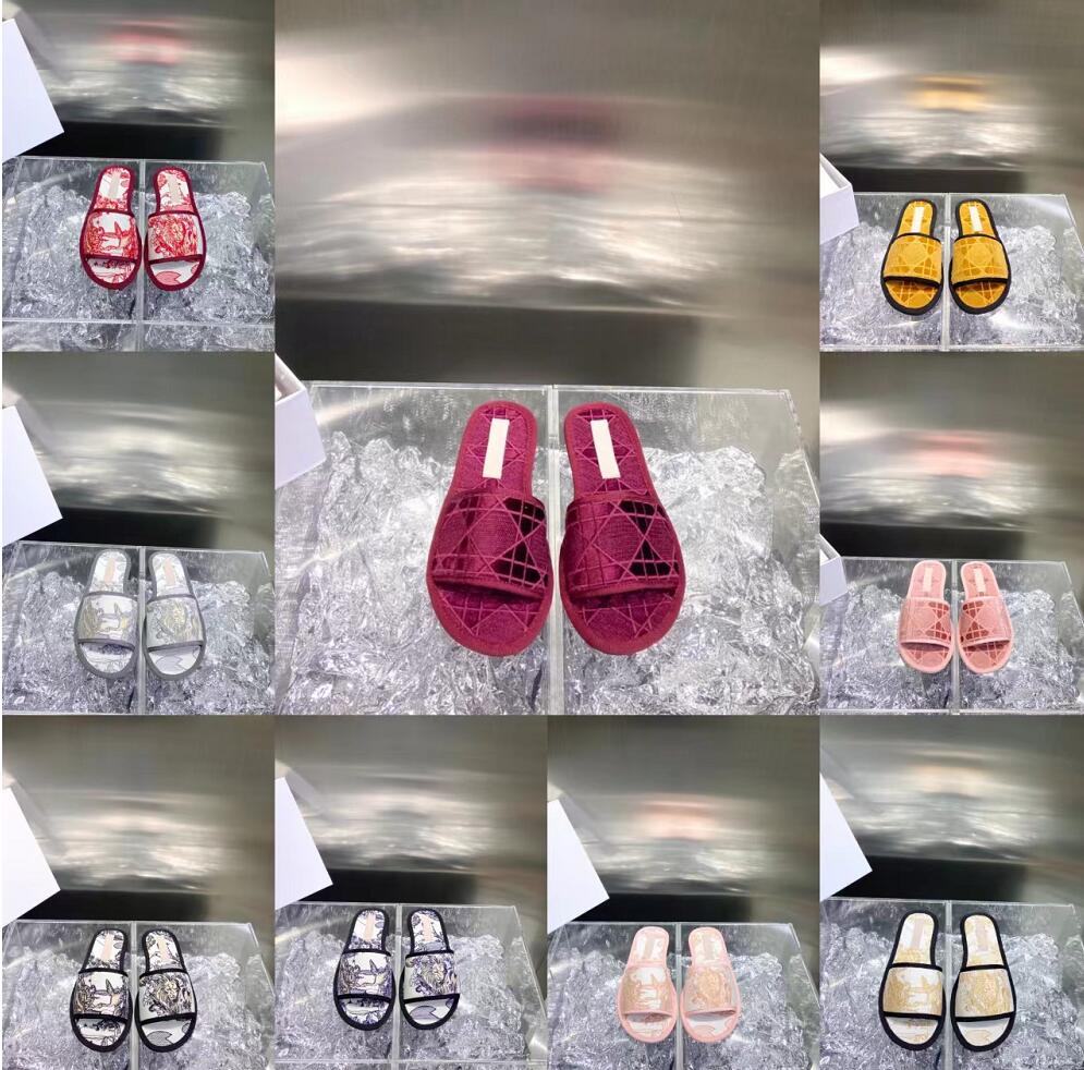 Classic Retro Slipper Multi-Style Holiday Sandals Designer Eembroidery Leisure Slippers Women Flat Bottom Outdoor Beach Shoes Sandal, Not for individual sale
Classic Retro Slipper Multi-Style Holiday Sandals Designer Eembroidery Leisure Slippers Women Flat Bottom Outdoor Beach Shoes Sandal, Not for individual sale