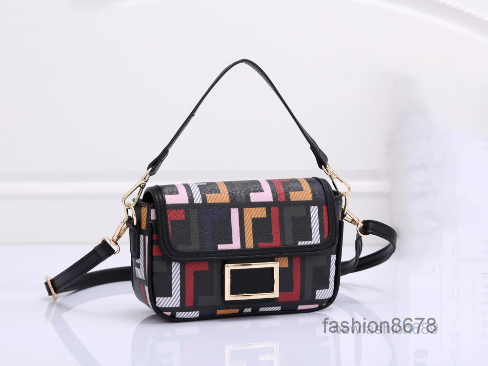 Bags Designer Shoulder Tote Luxurys Handbags Leather Crobody Large Capacity Fashion Handbag Metal Letter Strap Luxurious s Rome 2022 top qua
Bags Designer Shoulder Tote Luxurys Handbags Leather Crobody Large Capacity Fashion Handbag Metal Letter Strap Luxurious s Rome 2022 top qua