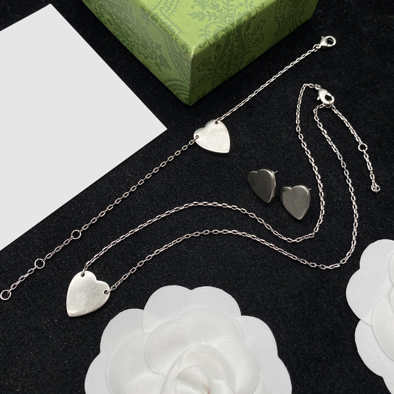 Heart Pendant Studs Fashion Letters Designer Necklace Hip Hop Chain Bracelets Street Style Female Earrings Set Jewelry
Heart Pendant Studs Fashion Letters Designer Necklace Hip Hop Chain Bracelets Street Style Female Earrings Set Jewelry