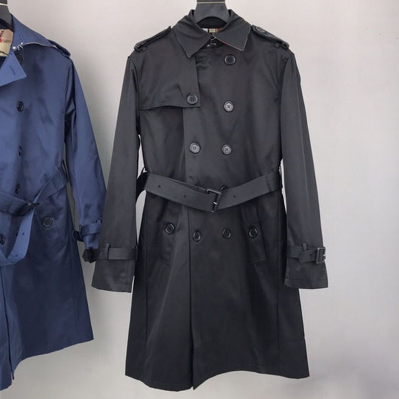 Men's Trench Coats Designer Classic Tunic Sashes Lapel Slim Double Breasted Windbreaker Overcoat with Belt Autumn Winter Mens Womens Windproof Outerwear Jackets
Men's Trench Coats Designer Classic Tunic Sashes Lapel Slim Double Breasted Windbreaker Overcoat with Belt Autumn Winter Mens Womens Windproof Outerwear Jackets