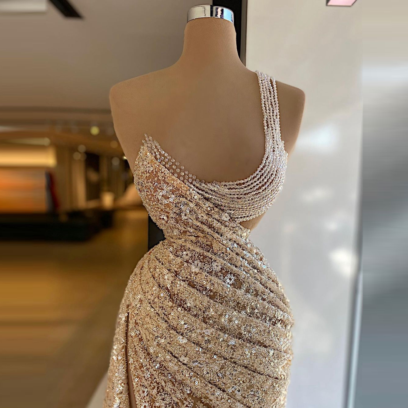 Champagne Prom Dresses Lace Sleeveless One Shoulder V Neck Appliques Sequins Shiny Evening Dresses Sexy Side Slit Floor Length Party Gowns Plus Size Custom Made, Lilac
Champagne Prom Dresses Lace Sleeveless One Shoulder V Neck Appliques Sequins Shiny Evening Dresses Sexy Side Slit Floor Length Party Gowns Plus Size Custom Made, Lilac