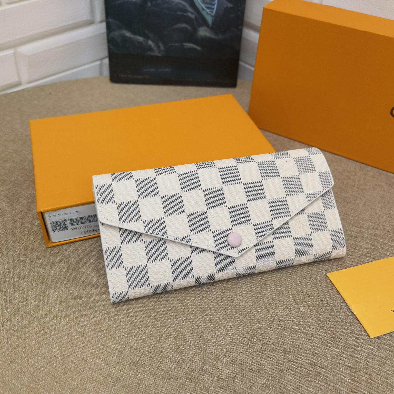 Men and women Wallet Card Leather Short Classic Style designer luxury famous brand hand-held money size 
Men and women Wallet Card Leather Short Classic Style designer luxury famous brand hand-held money size