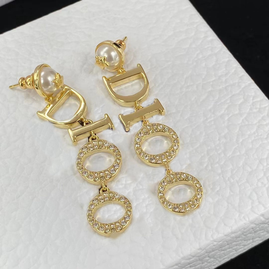 New fashion dangles Earrings luxury brand designer diamond pearl brass 18k wedding party jewelry with box
New fashion dangles Earrings luxury brand designer diamond pearl brass 18k wedding party jewelry with box
