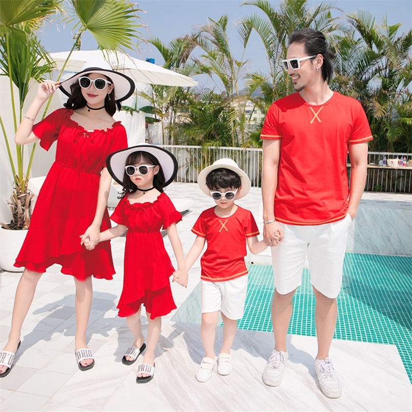 Family Matching Outfits Clothes Summer Mother Daughter Red Dress Look Dad Son T-shirt Shorts Couple 220915
Family Matching Outfits Clothes Summer Mother Daughter Red Dress Look Dad Son T-shirt Shorts Couple 220915