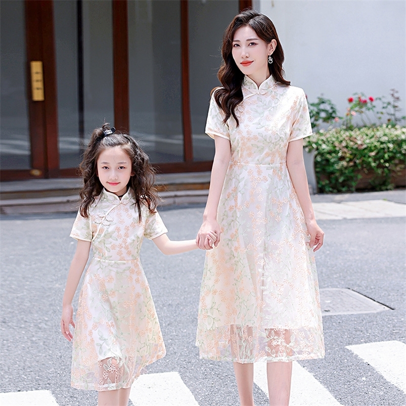 Family Matching Outfits Flower Embroidery Tulle Slim Dress Summer Mom And Daughter Matching Family Outfits Chinese Traditional Qipao Woman Girl Clothe