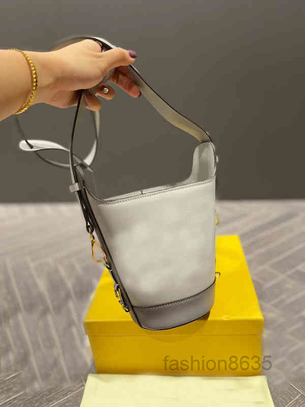 Evening Bags Bucket Bag 3-colour Designer luxury Shoulder Crossbody TOTE women's fashion leather handbag shoulder Messengers Purses 220714M, Grey
Evening Bags Bucket Bag 3-colour Designer luxury Shoulder Crossbody TOTE women's fashion leather handbag shoulder Messengers Purses 220714M, Grey