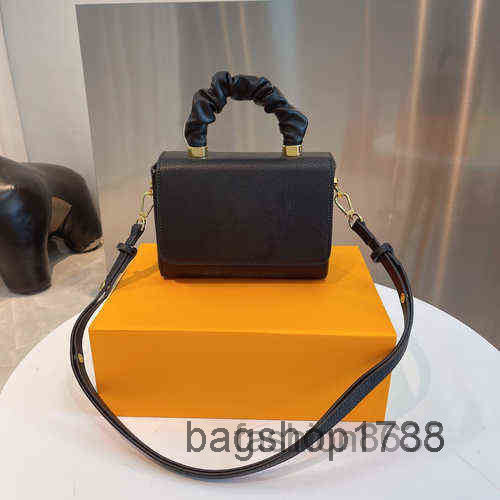 Women Shoulder Bags Evening Bags Messenger Handbag Fashion Water Ripple Pendant Purse Leather Check Soft Baguette Wallet 1101Multi Pochette
Women Shoulder Bags Evening Bags Messenger Handbag Fashion Water Ripple Pendant Purse Leather Check Soft Baguette Wallet 1101Multi Pochette