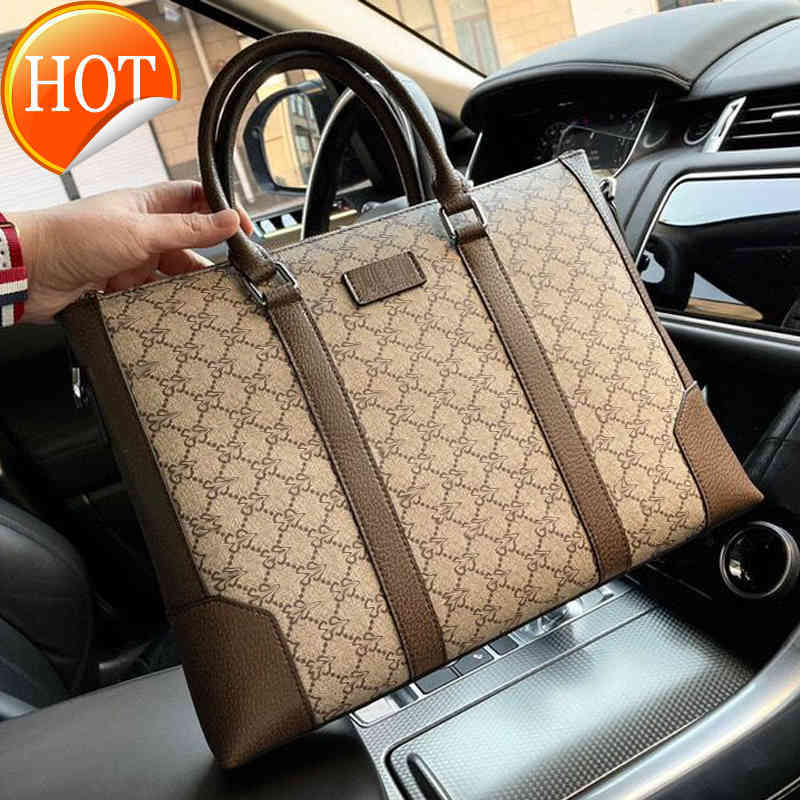 Designer Bags Hot Brand Men Shoulder Briefcase Black Beige Double Letter Print Leather Digner Handbag Luxurys 2022 Busins Mens Laptop Bag Msenger Bagtote Bag
Designer Bags Hot Brand Men Shoulder Briefcase Black Beige Double Letter Print Leather Digner Handbag Luxurys 2022 Busins Mens Laptop Bag Msenger Bagtote Bag