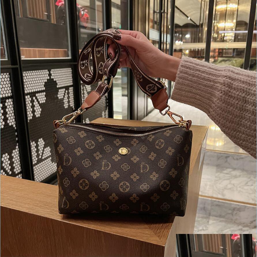 Duffel Bags Women Luxurys Designers Bags Crossbody High Quality Handbags Womens Purses Shoder Shop Totes Bag D6497 Drop Deliver Lubag Dhjbc
Duffel Bags Women Luxurys Designers Bags Crossbody High Quality Handbags Womens Purses Shoder Shop Totes Bag D6497 Drop Deliver Lubag Dhjbc