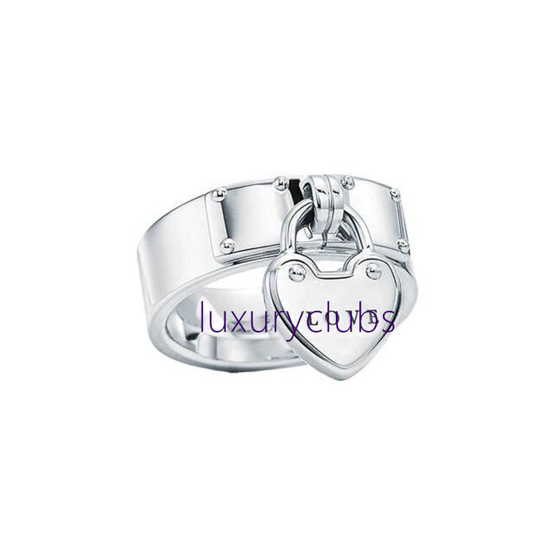 tiff ring 925 silver Band Rings female jewelry exquisite craftsmanship with official logo classic blue heart wholesale Luxury designer necklace Bracelet box cards
tiff ring 925 silver Band Rings female jewelry exquisite craftsmanship with official logo classic blue heart wholesale Luxury designer necklace Bracelet box cards