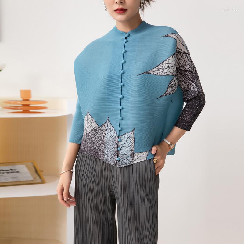 Women's Blouses Miyake Pleated Women's Top 2022 Spring And Autumn Fashion Printing Loose 13 Grain Single-breasted Cardigan Jacket, Blue
Women's Blouses Miyake Pleated Women's Top 2022 Spring And Autumn Fashion Printing Loose 13 Grain Single-breasted Cardigan Jacket, Blue