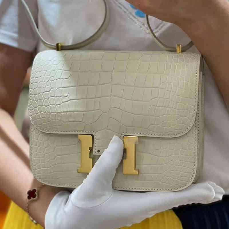 Designer 2022 Fashion Leather Bag Bright Face American Crocodile Skin Women s Manual Kangkang Fog Hand Sewn Wax Thread Stewardess Aqet, Bing chuanbai
Designer 2022 Fashion Leather Bag Bright Face American Crocodile Skin Women s Manual Kangkang Fog Hand Sewn Wax Thread Stewardess Aqet, Bing chuanbai