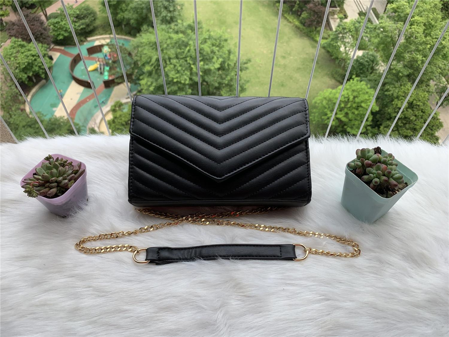 2023 Famous Designer Women Envelope Bag Wallet Caviar Leather Gold Silver Chain Shoulder Bags Classic Pure Color Female Totes Crossbody Handbag Clutch, With logo (no box)
2023 Famous Designer Women Envelope Bag Wallet Caviar Leather Gold Silver Chain Shoulder Bags Classic Pure Color Female Totes Crossbody Handbag Clutch, With logo (no box)
