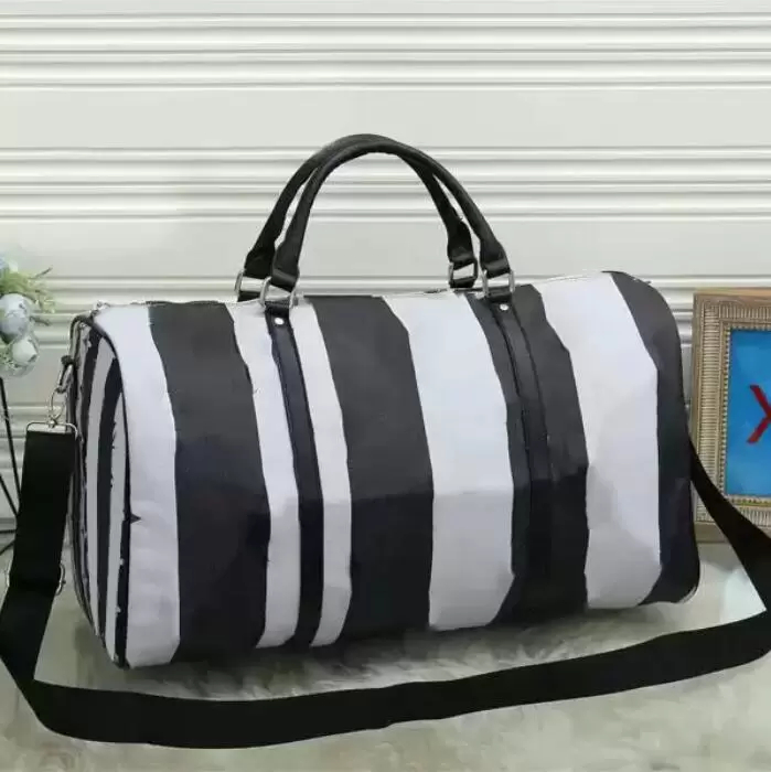 YY Designers Womens Handbags Purses Duffel Bags Unisex Fashion design PU leather tote bag Sports yoga gym equipage Large-capacity Short-distance trave Handbags, Extra freight
YY Designers Womens Handbags Purses Duffel Bags Unisex Fashion design PU leather tote bag Sports yoga gym equipage Large-capacity Short-distance trave Handbags, Extra freight
