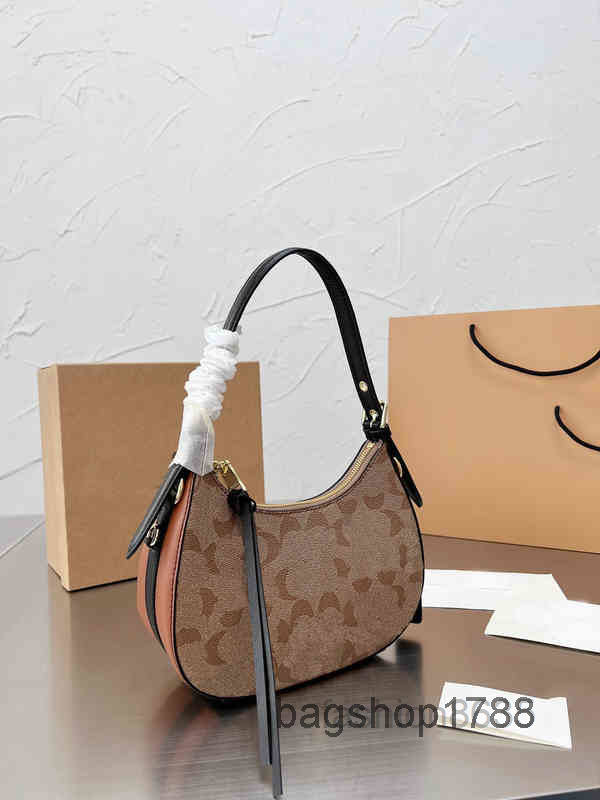 Bags Casual High Quality Evening Underarm Oval Bags Women Print Handbag Shoulder Leather Designer Brand Female Luxury Purses 220309Multi Po
Bags Casual High Quality Evening Underarm Oval Bags Women Print Handbag Shoulder Leather Designer Brand Female Luxury Purses 220309Multi Po