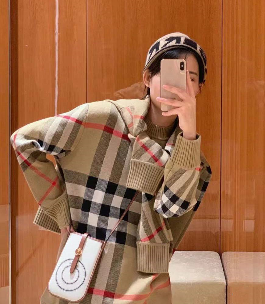 Designer Sweaters Men's Pullover Women's Sweater High-end Classic Stripe Plaid Double Jacquard Sweater Jacket same style for men and women
Designer Sweaters Men's Pullover Women's Sweater High-end Classic Stripe Plaid Double Jacquard Sweater Jacket same style for men and women