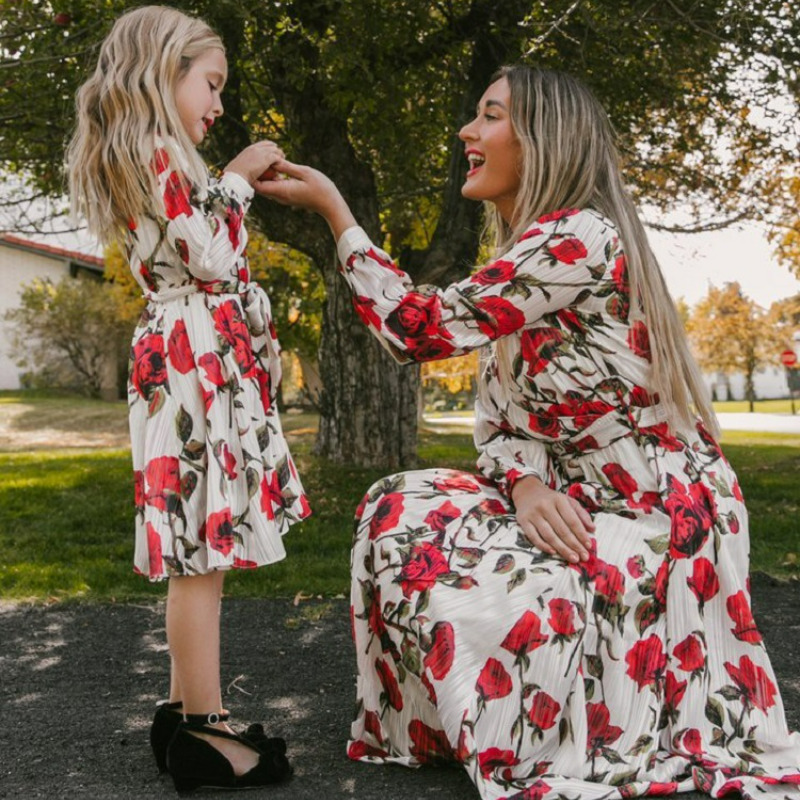 Family Matching Outfits Mom and Daughter Floral Long Sleeve Dress Clothes Family Look Matching Outfits Wedding Party Mommy and Me Long Dresses 220915