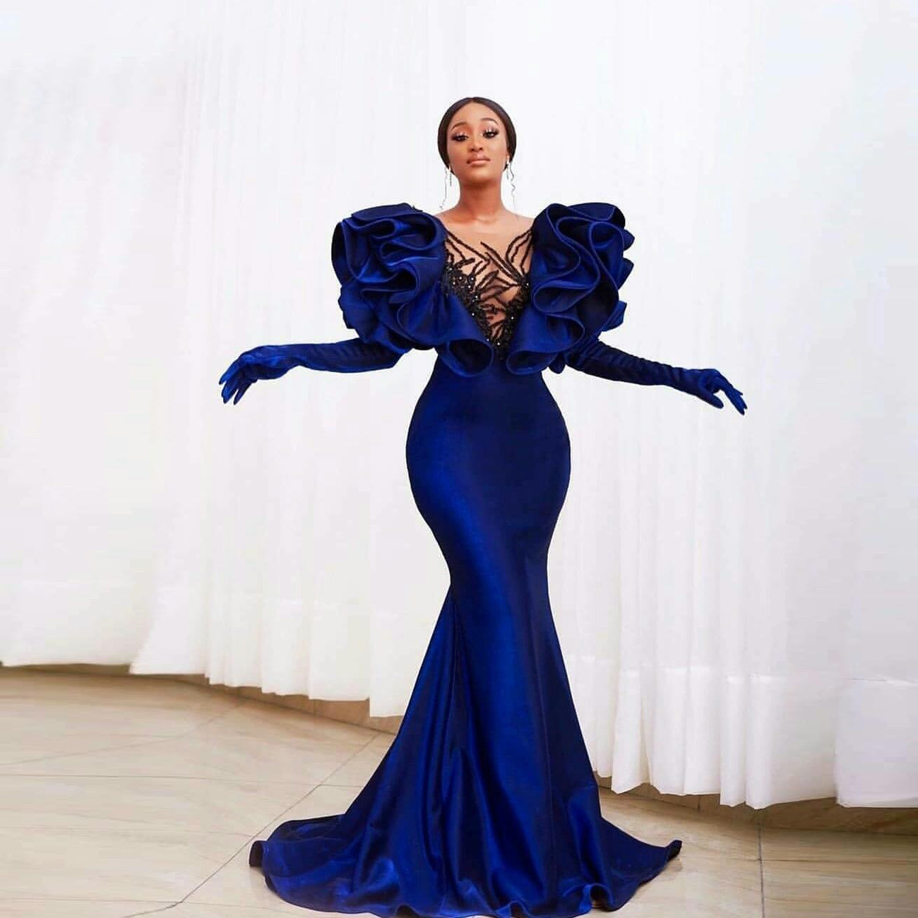 Dark Blue Mermaid Evening Dresses Long Sleeves V Neck Appliques Sequins Shiny Sexy Velvet Beaded Floor Length Elegant Celebrity Plus Size Party Gowns 