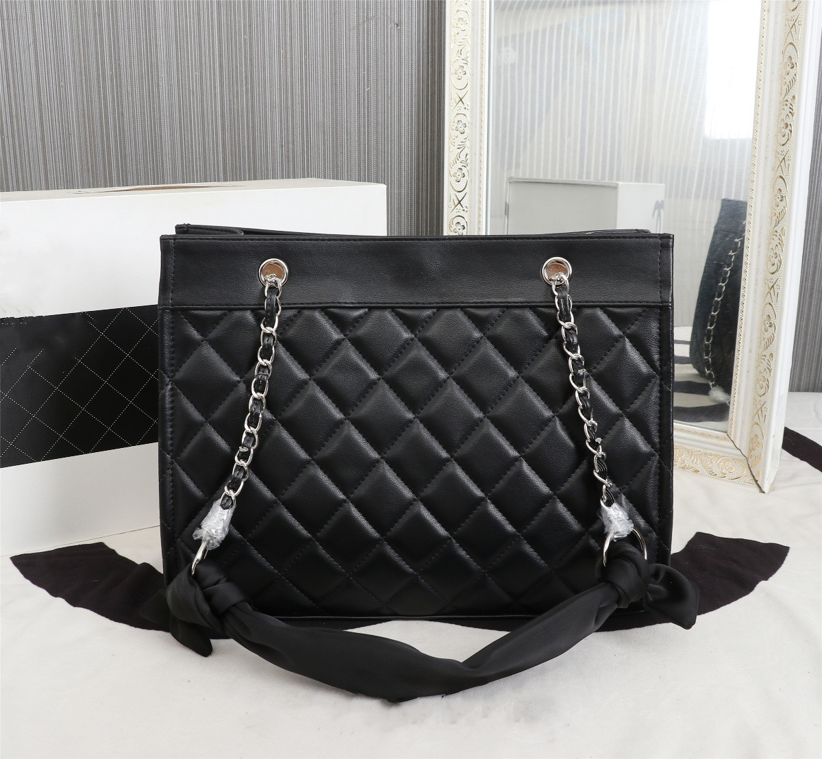 Luxury Designers Handbag Tote lambskin Shoulder Bags Crossbody hobo Shopping Bag genuine leather s top handle shopper purse wallet pouch totes 8022 size 34cm, Black
Luxury Designers Handbag Tote lambskin Shoulder Bags Crossbody hobo Shopping Bag genuine leather s top handle shopper purse wallet pouch totes 8022 size 34cm, Black