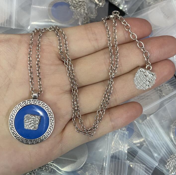 New Designed Blue Resin Necklaces Ear Studs Earring Medusa Head Portrait Pattern Pendant Womens Jewelry Sets Banshee 18K Gold plated Designer Jewelry 18