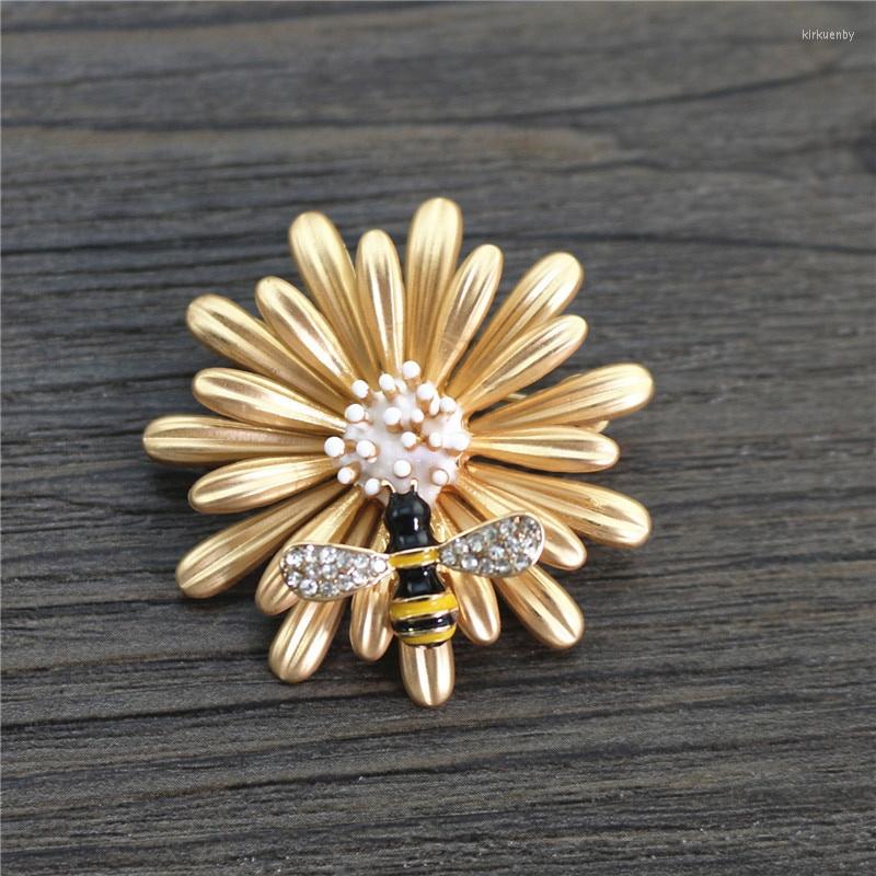 Brooches Fashion Sweet Daisy Bee Trendy Brooch Flower Pin For Women Chrysanthemum Broach Coat Jewelry Accessories Gift
Brooches Fashion Sweet Daisy Bee Trendy Brooch Flower Pin For Women Chrysanthemum Broach Coat Jewelry Accessories Gift
