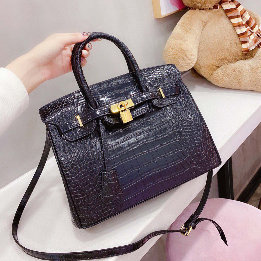 Designer Totes Luxury bag Handbag Fashion Wallet Canvas Multi color Woven Shopping Bag Designers Unisex Luxurys Large Capacity Without box by brand 006, #1
Designer Totes Luxury bag Handbag Fashion Wallet Canvas Multi color Woven Shopping Bag Designers Unisex Luxurys Large Capacity Without box by brand 006, #1