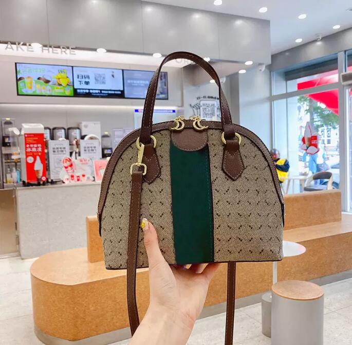 Luxury Messenger Bags Womens Shell HandbagDesigner Classic Red and Green Shoulder European American Fashion Contrast Color Portable Bag, Customize
Luxury Messenger Bags Womens Shell HandbagDesigner Classic Red and Green Shoulder European American Fashion Contrast Color Portable Bag, Customize