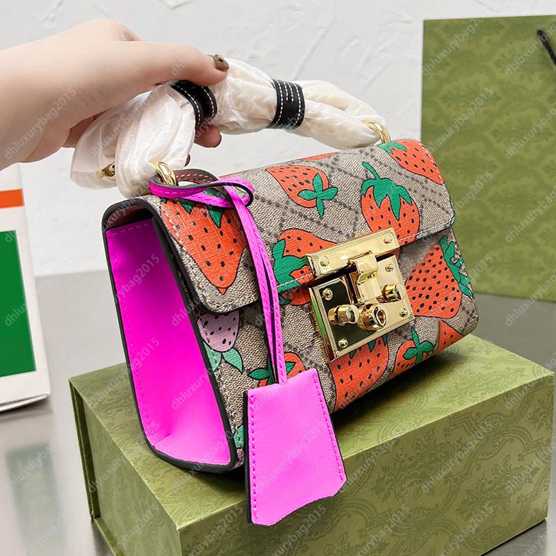 Shoulder Bags Cute Strawberry Tote Bag Square Lock Design Chain Crossbody Handbags Leather Light Gold Metal Mini Women Purse, Increase feight
Shoulder Bags Cute Strawberry Tote Bag Square Lock Design Chain Crossbody Handbags Leather Light Gold Metal Mini Women Purse, Increase feight