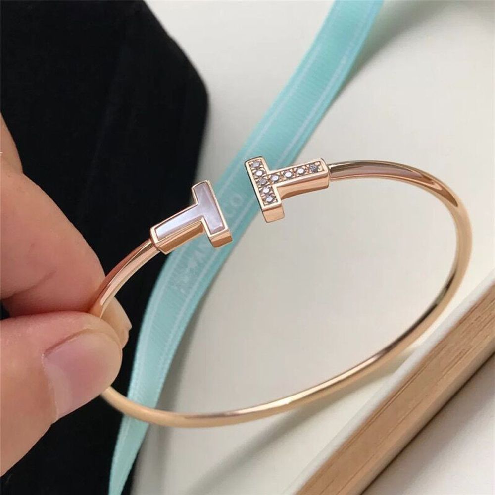 Women Luxury Bangle White Fritillaria Double "T" Fashion Bracelets Designer Jewelry Gift
Women Luxury Bangle White Fritillaria Double "T" Fashion Bracelets Designer Jewelry Gift