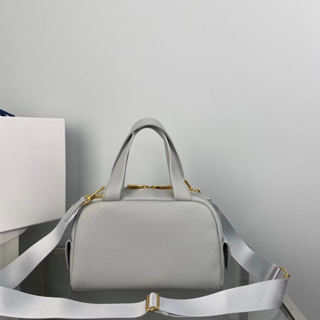 Autumn and winter new bowling bag classic retro cowhide texture wild one-shoulder messenger portable fashion simple large-capacity full leather pillow Grey bags, Customize
Autumn and winter new bowling bag classic retro cowhide texture wild one-shoulder messenger portable fashion simple large-capacity full leather pillow Grey bags, Customize