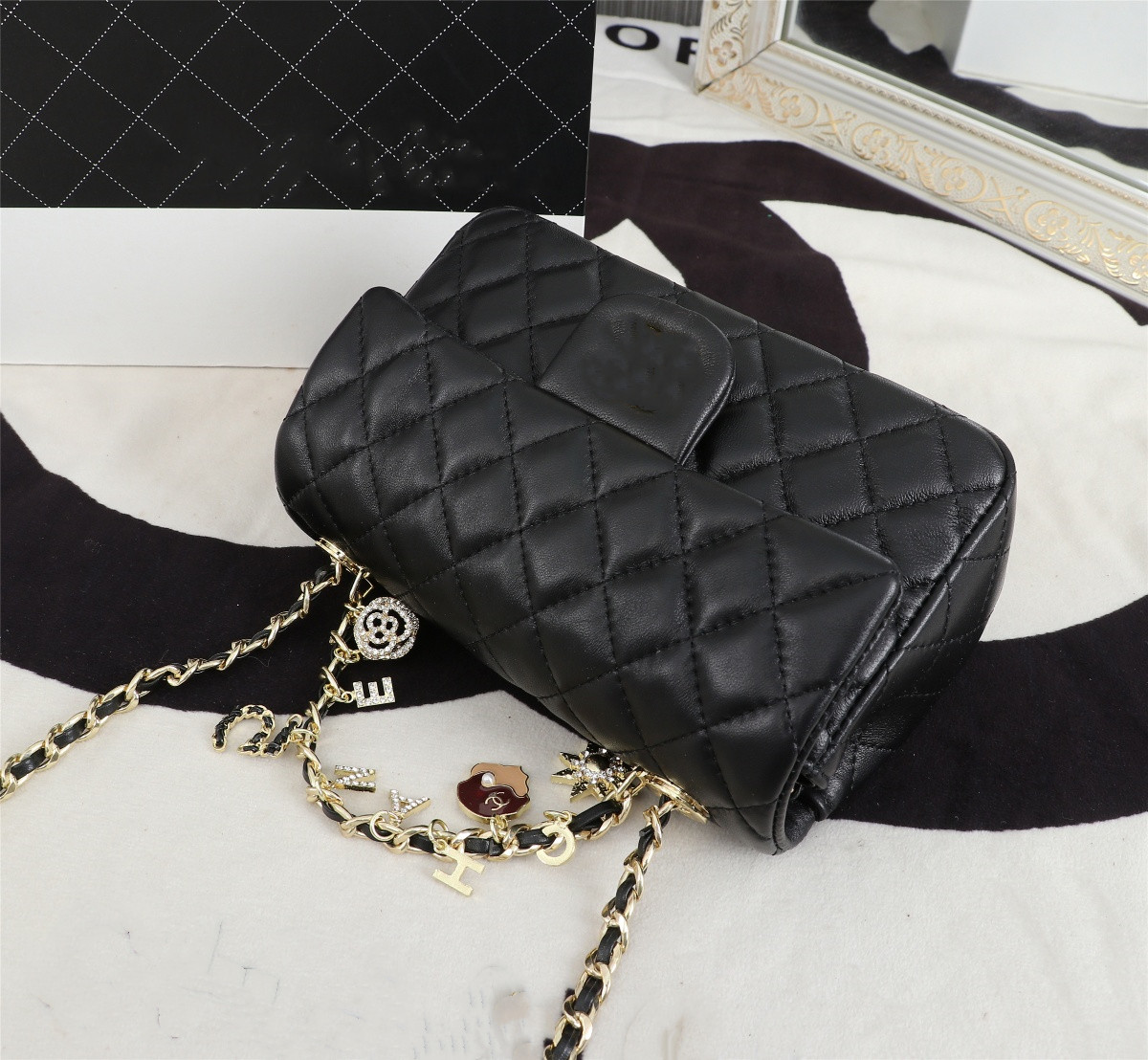 Designer Luxury cross body bags Women chain Purse sofe calfskin Shoulder phone bag mini flap Handbag tote wallet pouch 7077 size 20 6 21 cm, White
Designer Luxury cross body bags Women chain Purse sofe calfskin Shoulder phone bag mini flap Handbag tote wallet pouch 7077 size 20 6 21 cm, White