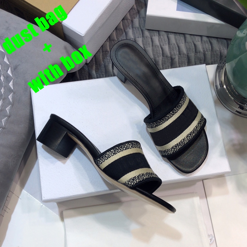 Women Embroidery Cotton Heeled Slide Slippers Lady Designer 4cm Heel Sandals House Casual Mules Black Deep Blue Grey Gold Tone Embroidered Letter Slides
Women Embroidery Cotton Heeled Slide Slippers Lady Designer 4cm Heel Sandals House Casual Mules Black Deep Blue Grey Gold Tone Embroidered Letter Slides