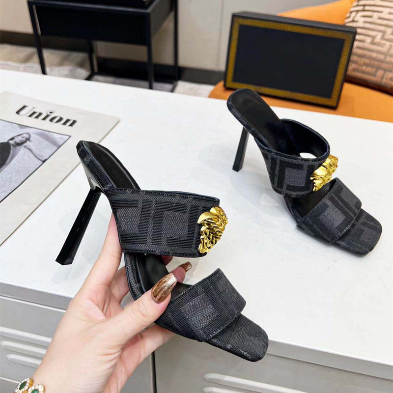 Designer women's high heeled slippers summer new fashion show Banquet sexy shoes open toe slip on shoes 35-45 with box heel height 10CM
Designer women's high heeled slippers summer new fashion show Banquet sexy shoes open toe slip on shoes 35-45 with box heel height 10CM