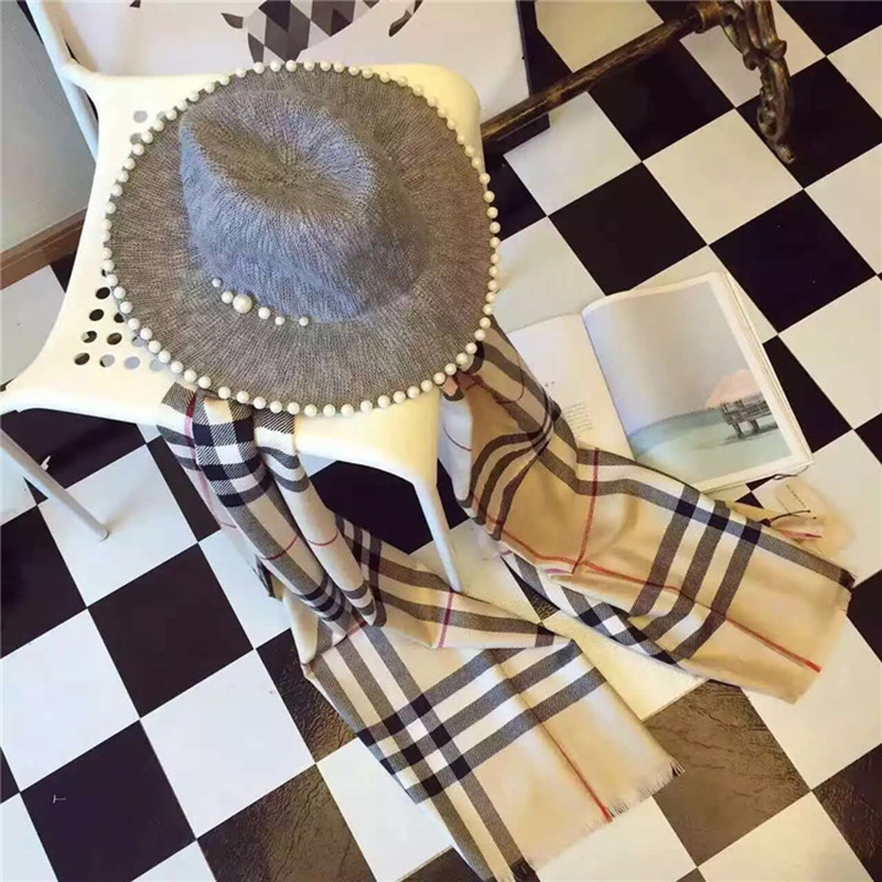 2022 Fashion Classic Lattice Men Soft B Scarf Cashmere Plaid Scarves Shawl UNISE Wraps Pashmina Headband Muffler
2022 Fashion Classic Lattice Men Soft B Scarf Cashmere Plaid Scarves Shawl UNISE Wraps Pashmina Headband Muffler